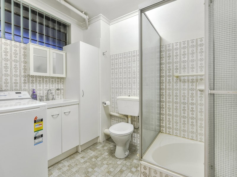 2/17 LLEWELLYN STREET, New Farm QLD 4005