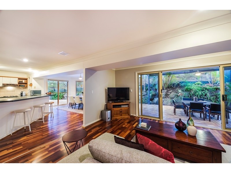 15 Tipuana Place, Bardon QLD 4065