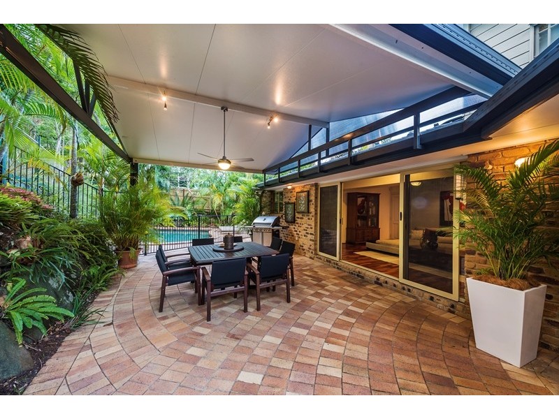 15 Tipuana Place, Bardon QLD 4065