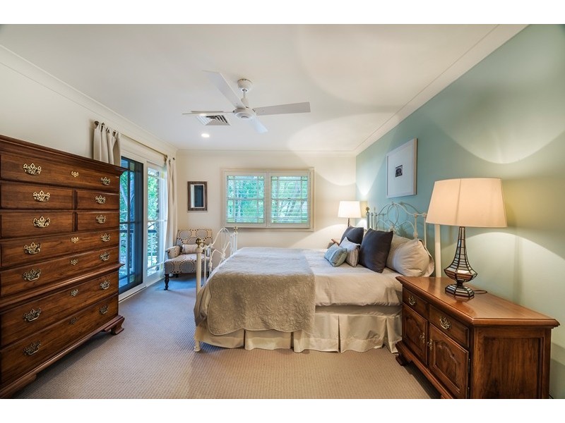 15 Tipuana Place, Bardon QLD 4065