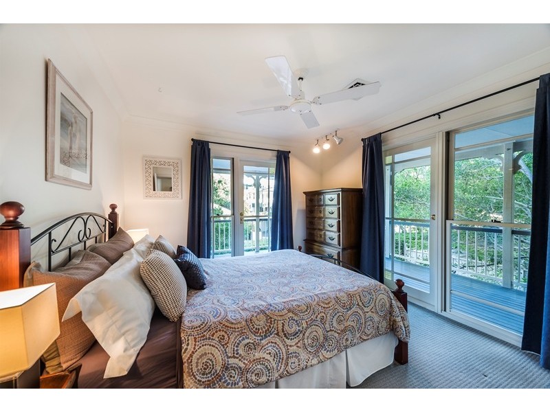 15 Tipuana Place, Bardon QLD 4065