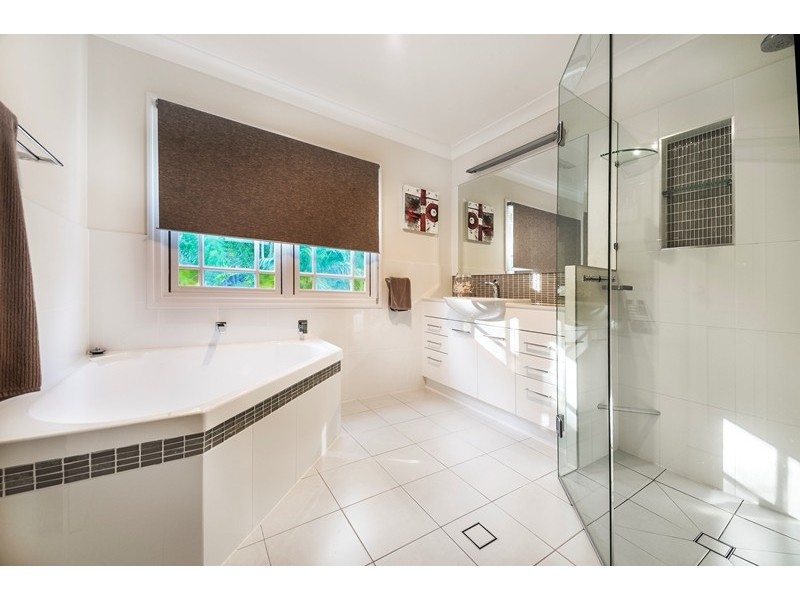 15 Tipuana Place, Bardon QLD 4065