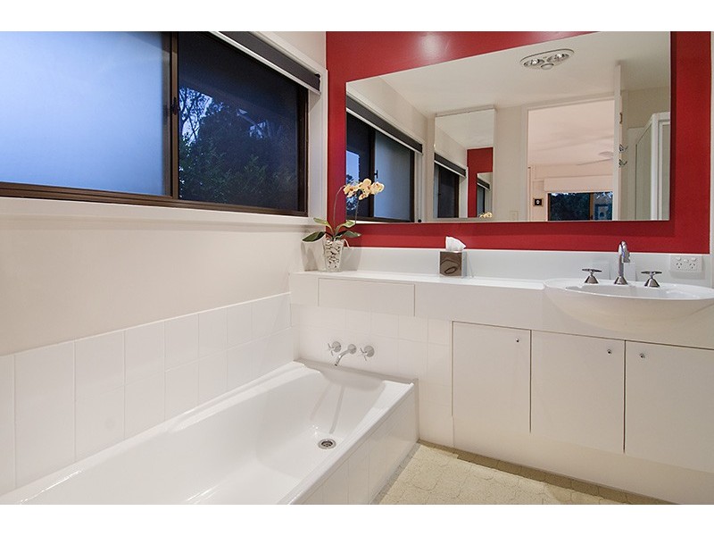 40 Fairweather Street, Kenmore QLD 4069