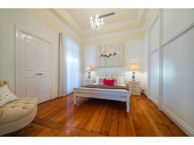 77 Manson Road, Hendra QLD 4011