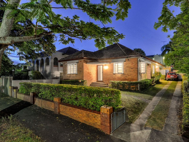 34 LLEWELLYN STREET, New Farm QLD 4005