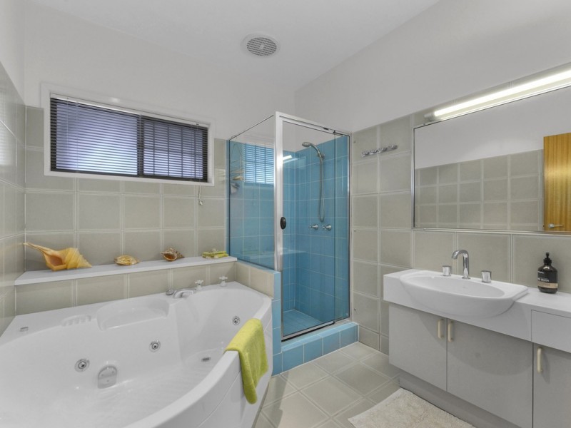 16 Walker Avenue, New Farm QLD 4005