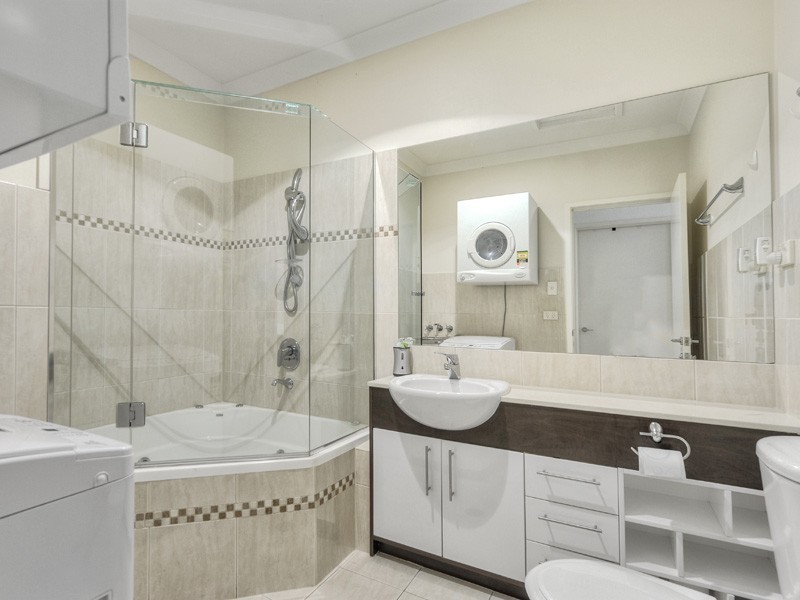 17/140 Sydney Street, New Farm QLD 4005