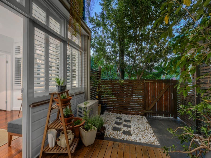 2/52 MARK STREET, New Farm QLD 4005