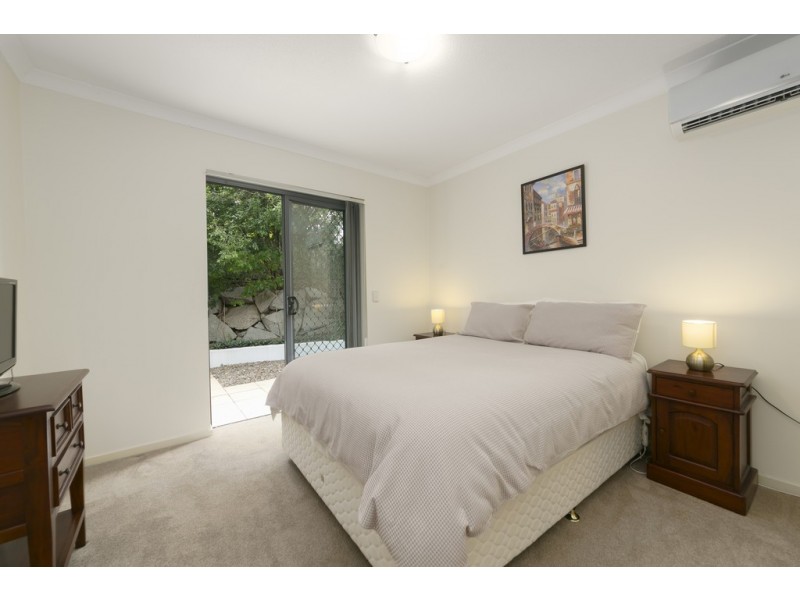 2/39 Oxlade Drive, New Farm QLD 4005