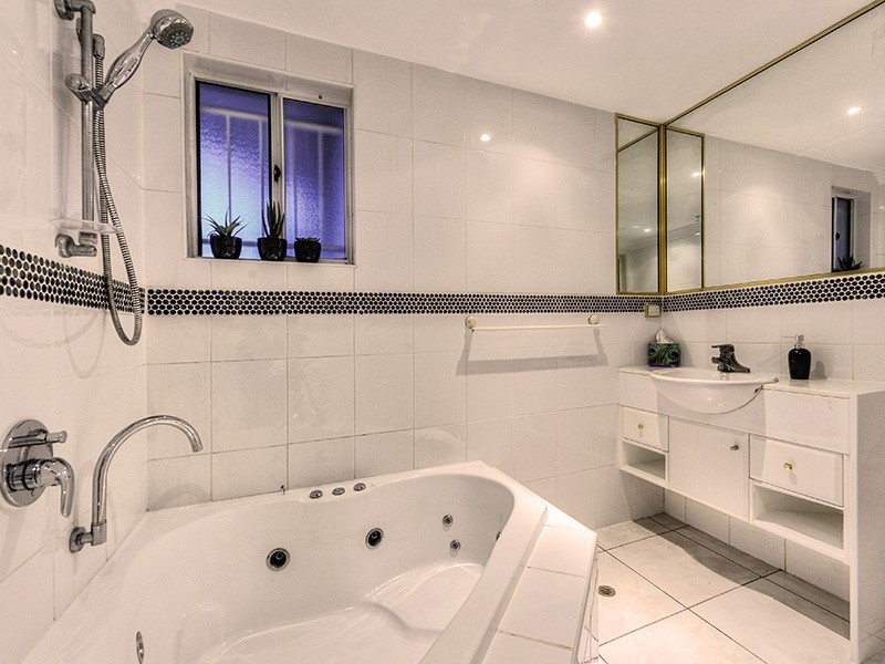 2/88 Oxlade Drive, New Farm QLD 4005