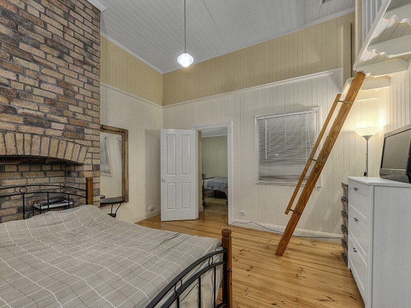 18 LOCKE STREET, New Farm QLD 4005