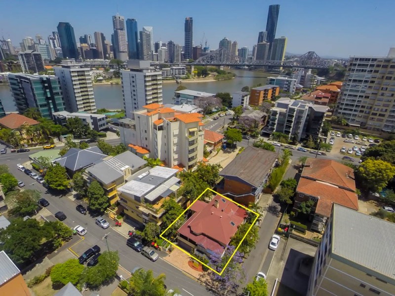 18 LOCKE STREET, New Farm QLD 4005