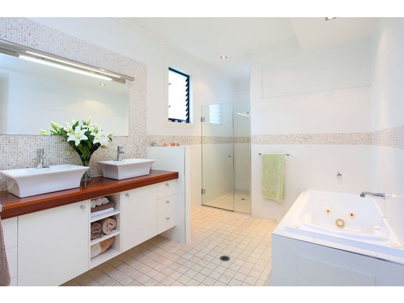 125 Crosby Road, Hamilton QLD 4007