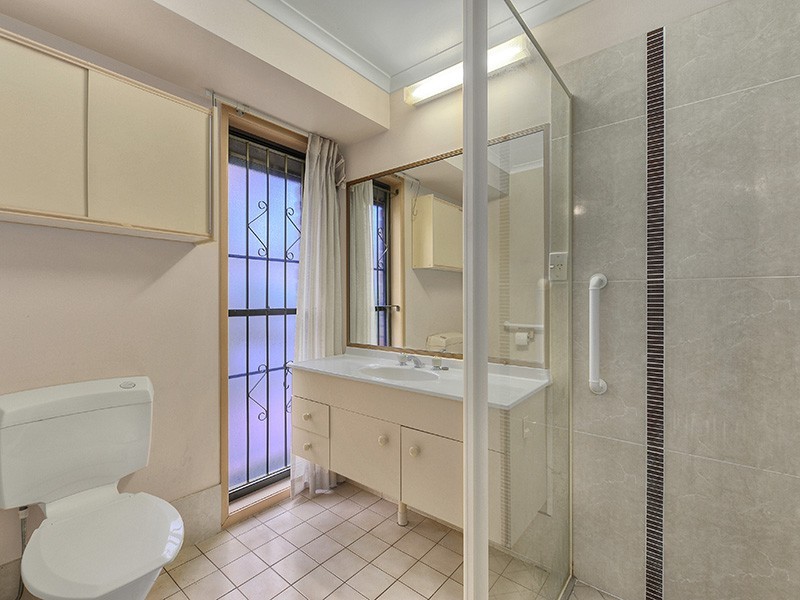 28 Bankhead Crescent, Stafford Heights QLD 4053