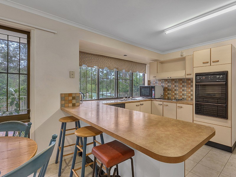 28 Bankhead Crescent, Stafford Heights QLD 4053
