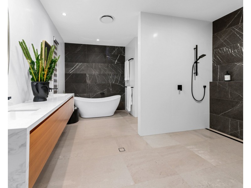 14 Matong Street, Hendra QLD 4011