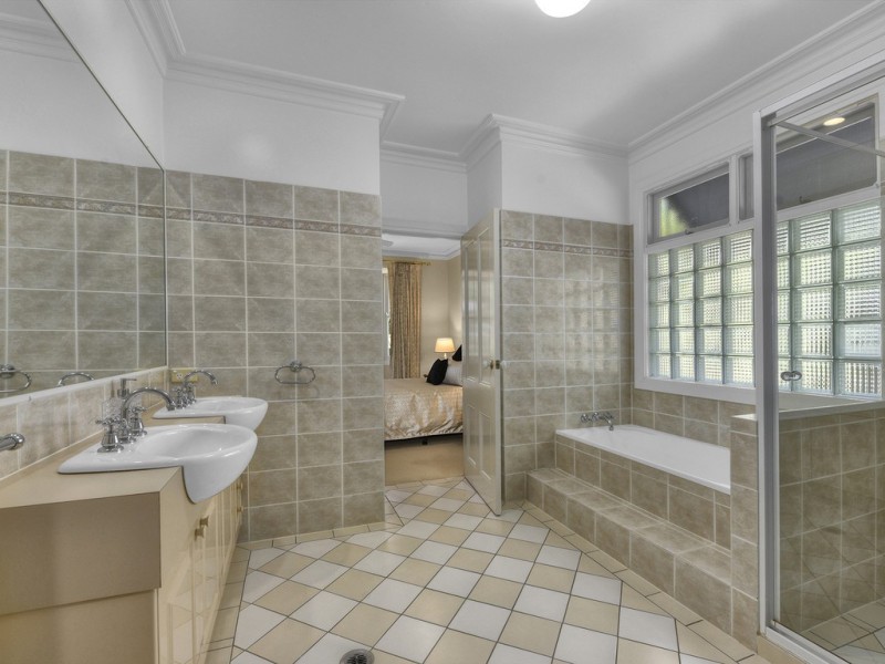 30 Waverley Street, Teneriffe QLD 4005