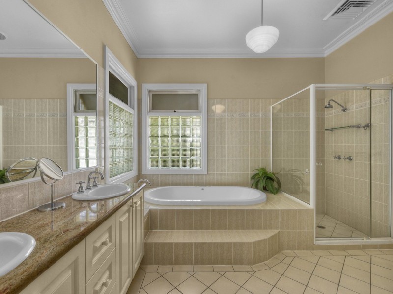 30 Waverley Street, Teneriffe QLD 4005