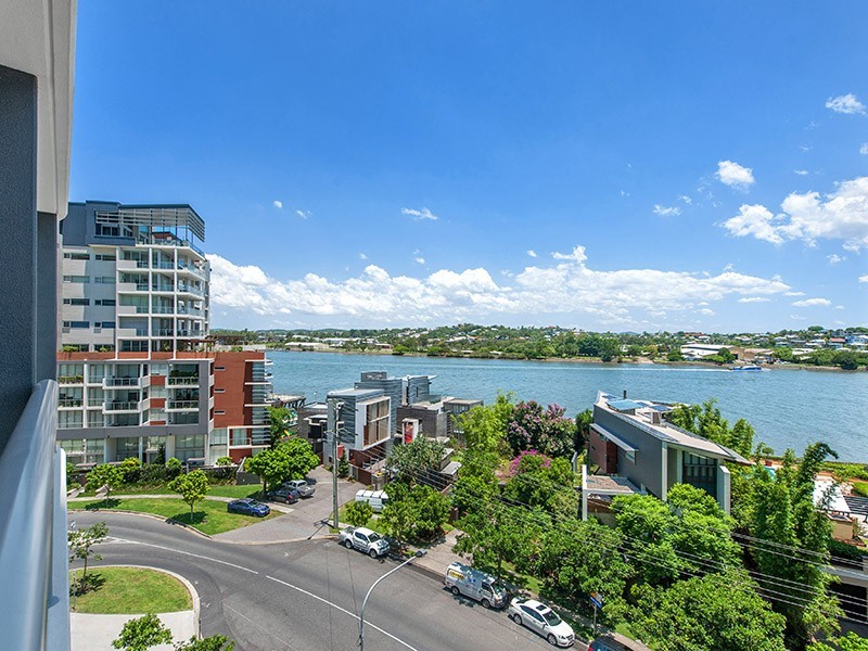 10608/8 Harbour Road, Hamilton QLD 4007