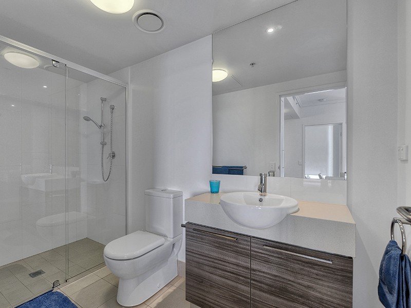 10608/8 Harbour Road, Hamilton QLD 4007