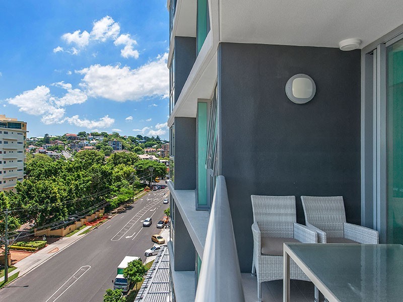 10608/8 Harbour Road, Hamilton QLD 4007