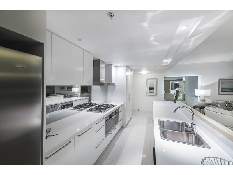 12106 8 Harbour Road, Hamilton QLD 4007