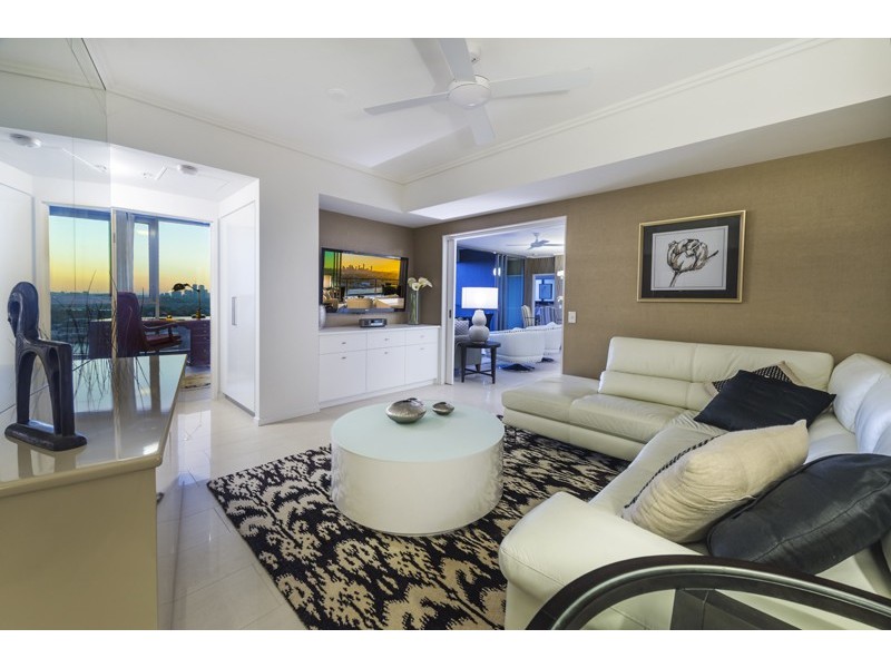 12106 8 Harbour Road, Hamilton QLD 4007