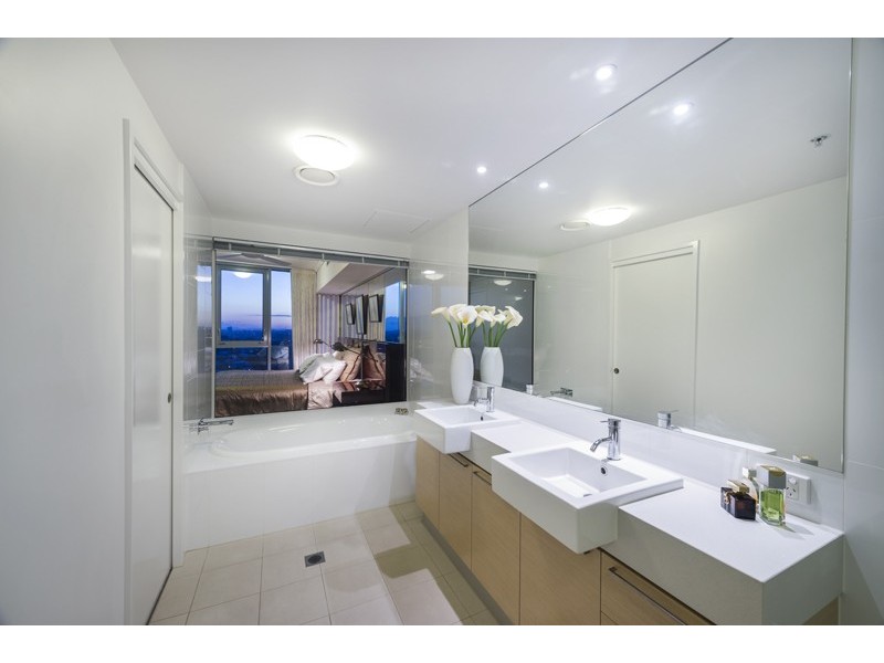 12106 8 Harbour Road, Hamilton QLD 4007