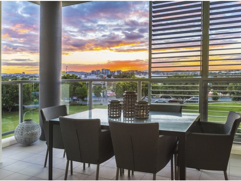 126 Parkside Circuit, Hamilton QLD 4007