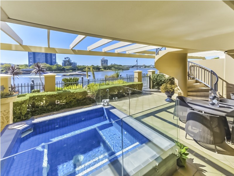 2/76 Thorn Street, Kangaroo Point QLD 4169