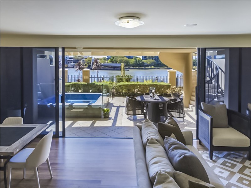 2/76 Thorn Street, Kangaroo Point QLD 4169