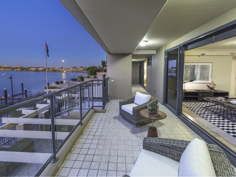 2/76 Thorn Street, Kangaroo Point QLD 4169