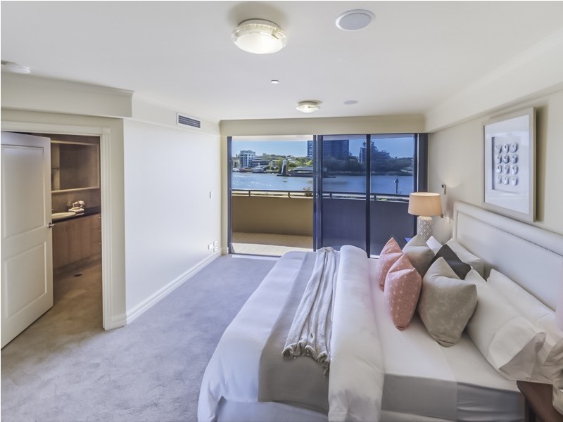 2/76 Thorn Street, Kangaroo Point QLD 4169