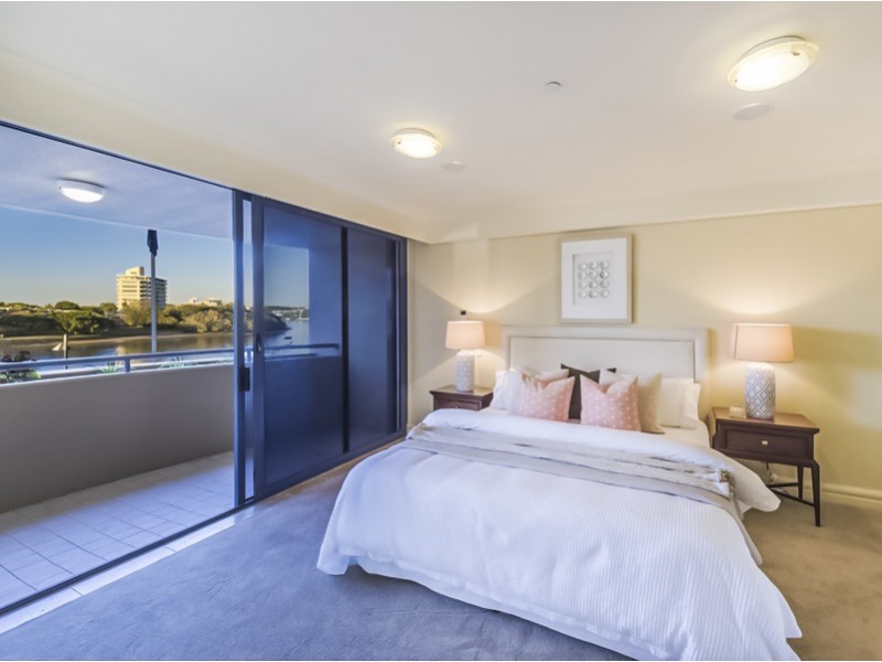 2/76 Thorn Street, Kangaroo Point QLD 4169