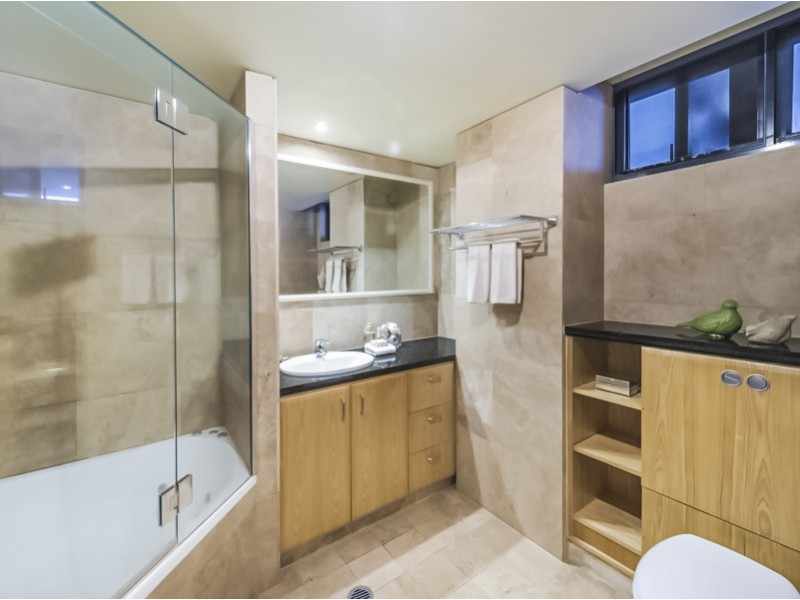 2/76 Thorn Street, Kangaroo Point QLD 4169