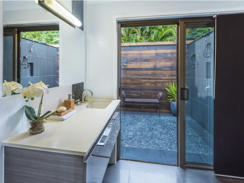 2083 Roghan Road, Bridgeman Downs QLD 4035