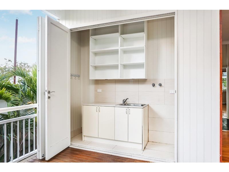 18 Sackville Street, Milton QLD 4064