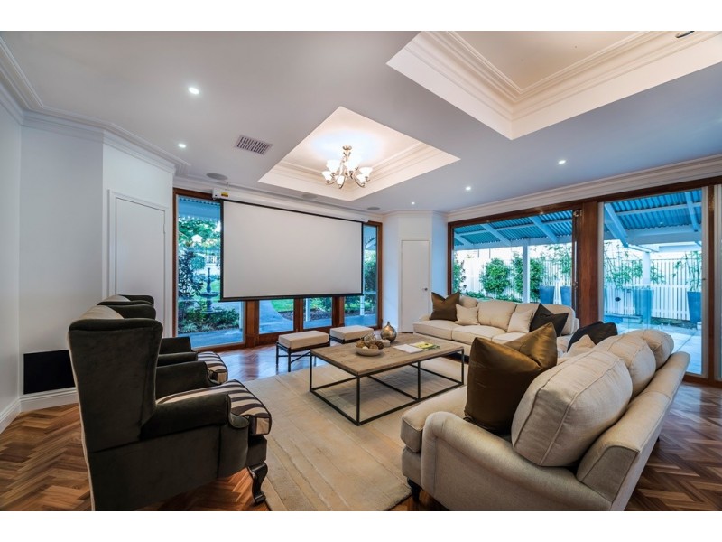 77 Manson Road, Hendra QLD 4011