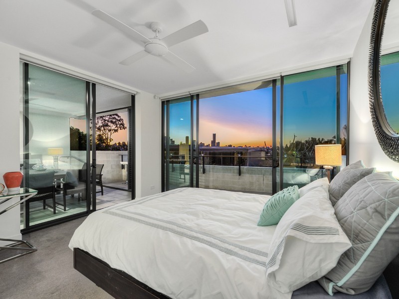 313/90 Wynnum Road, Norman Park QLD 4170