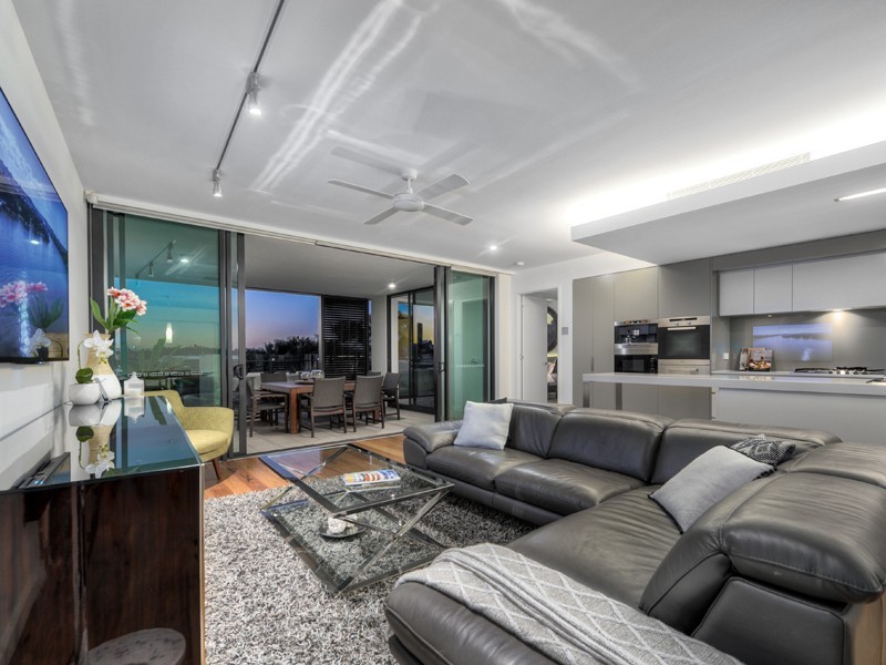 313/90 Wynnum Road, Norman Park QLD 4170