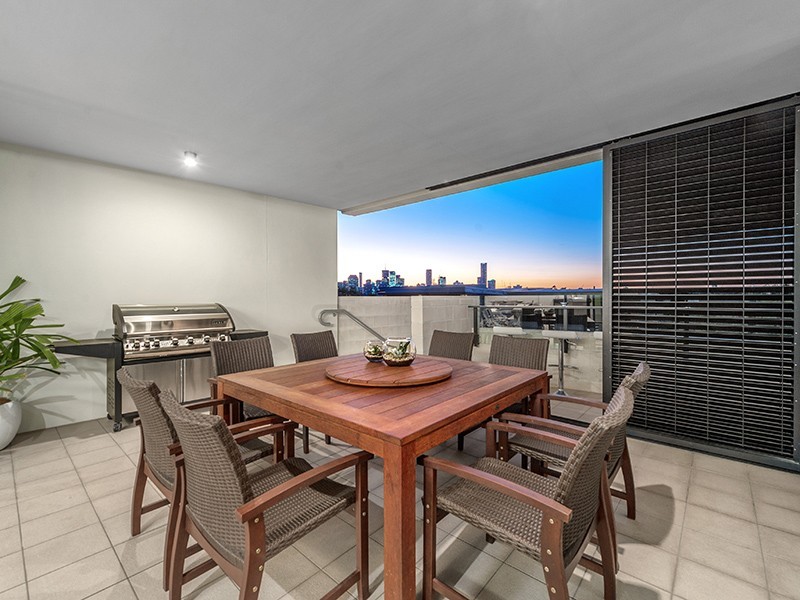 313/90 Wynnum Road, Norman Park QLD 4170