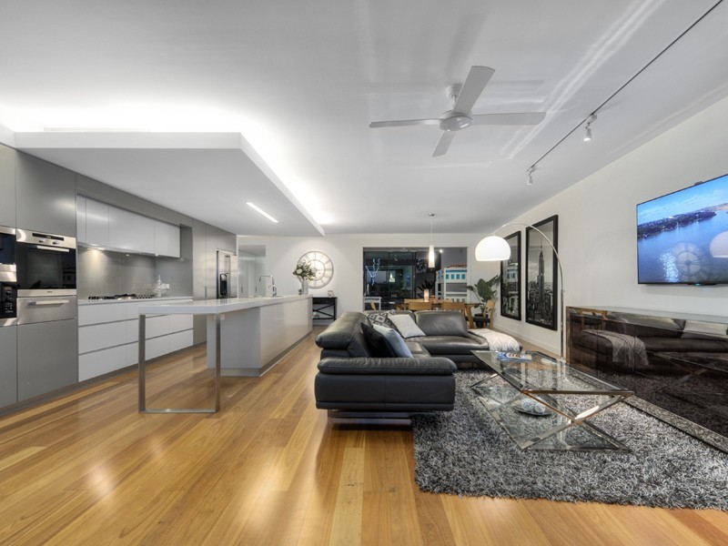 313/90 Wynnum Road, Norman Park QLD 4170