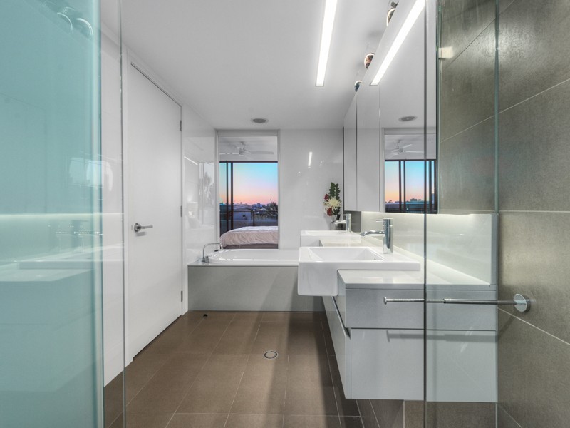 313/90 Wynnum Road, Norman Park QLD 4170