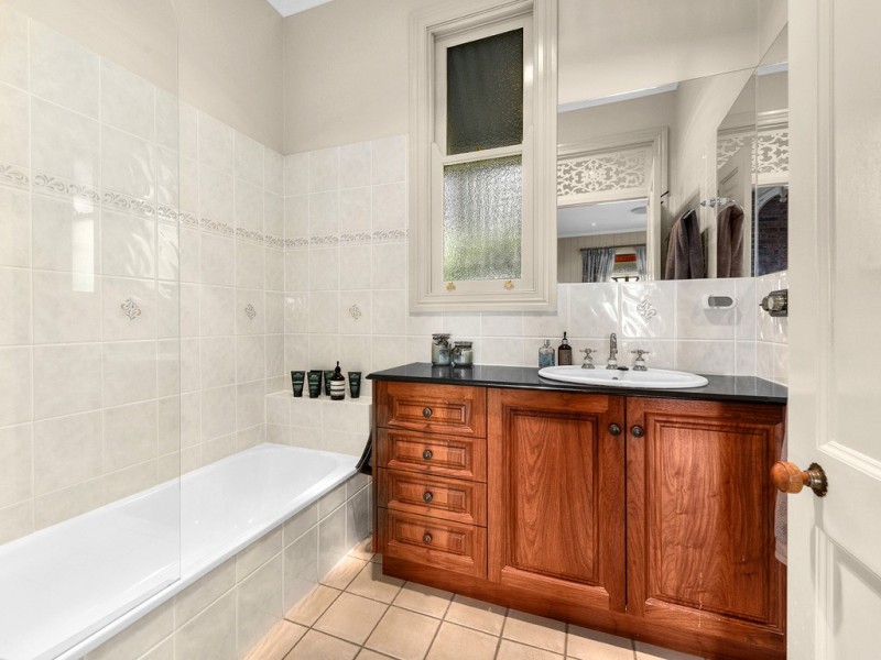 60 York Parade, Spring Hill QLD 4000