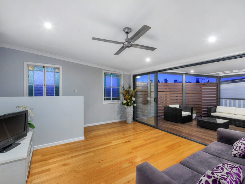 96 Bromley Street, Kangaroo Point QLD 4169