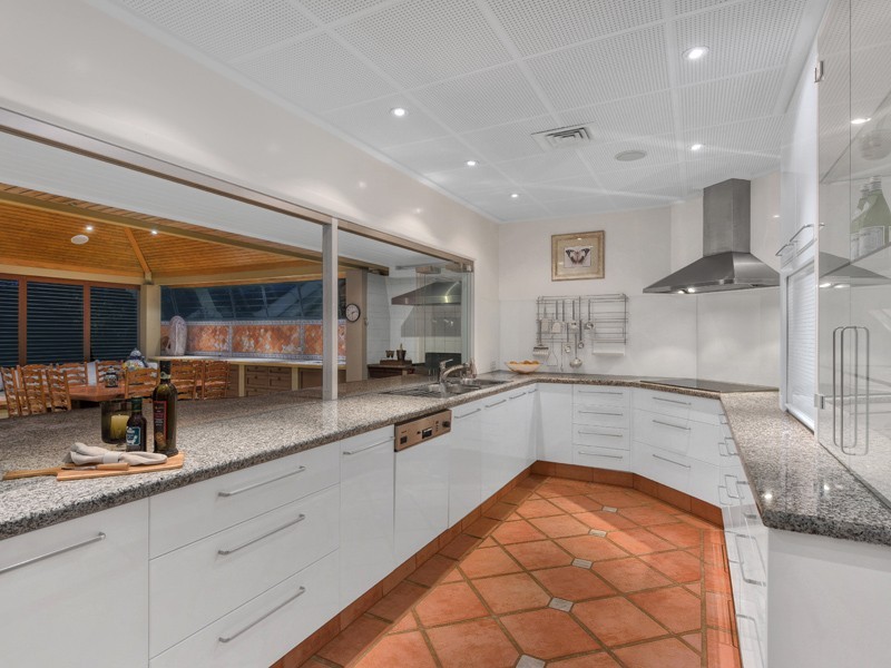 8 Otway Street, Holland Park QLD 4121