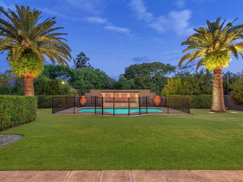 8 Otway Street, Holland Park QLD 4121