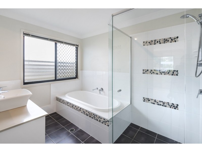 12 Long Street, Hendra QLD 4011