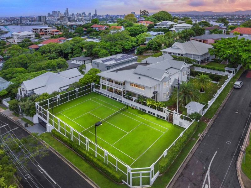 2 Castleton Street, Hamilton QLD 4007