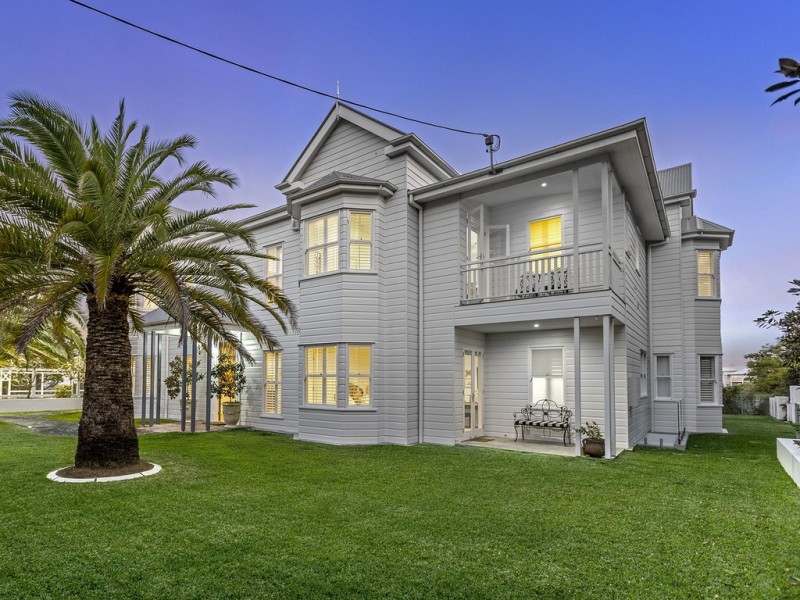 2 Castleton Street, Hamilton QLD 4007